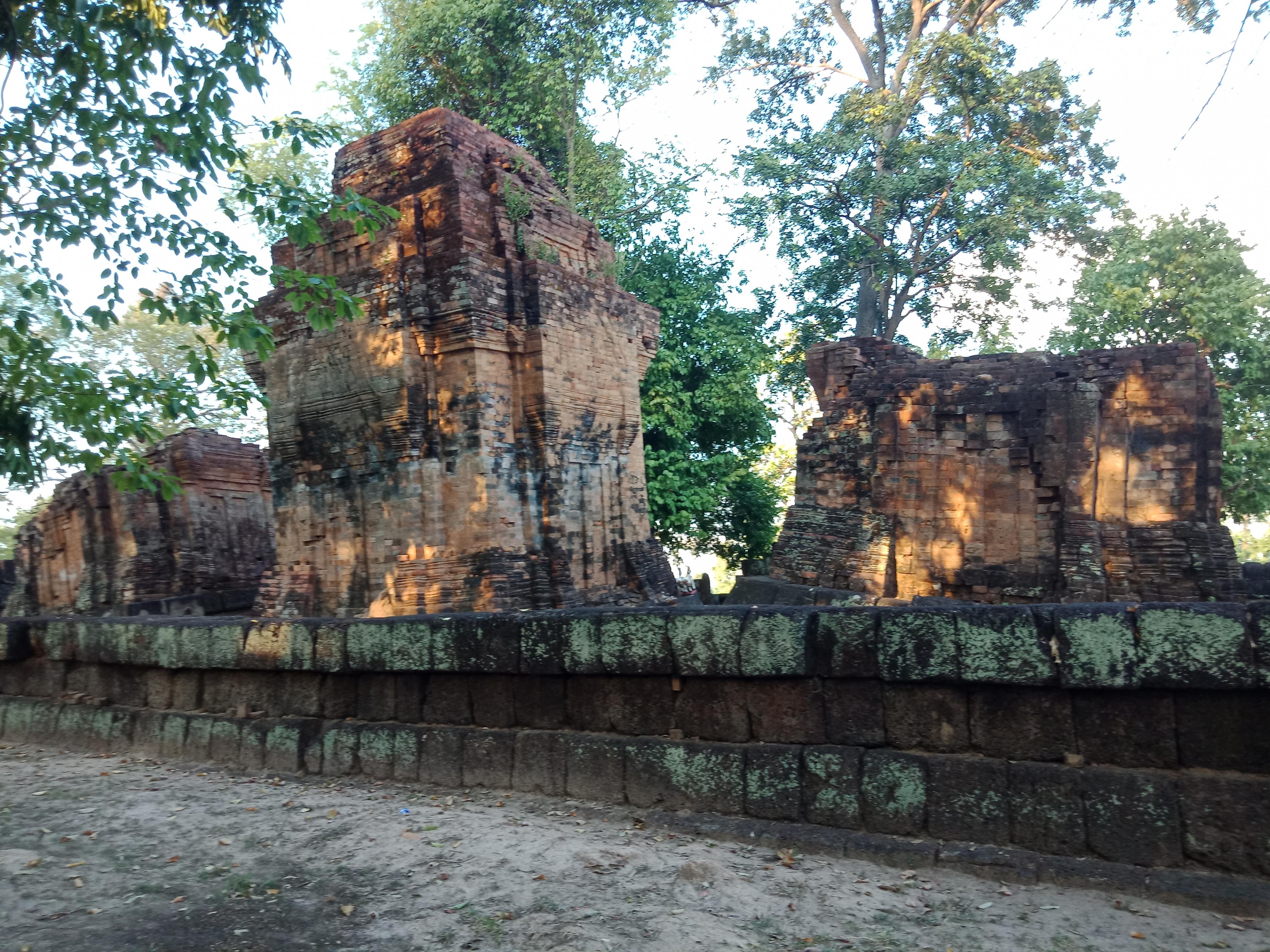 ปราสาทบ้านเบญจ์ อุบลราชธานี