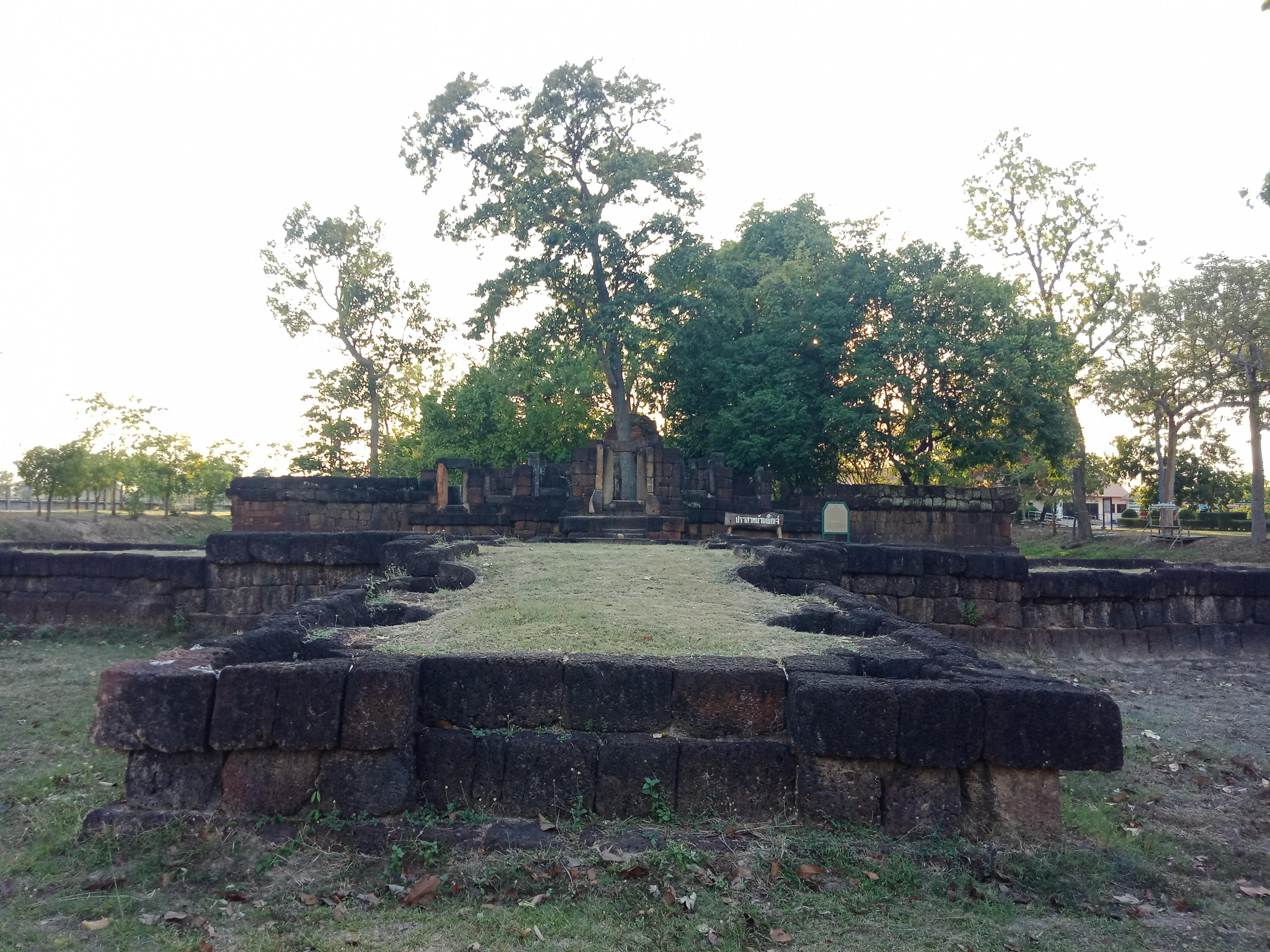 ปราสาทบ้านเบญจ์ อุบลราชธานี