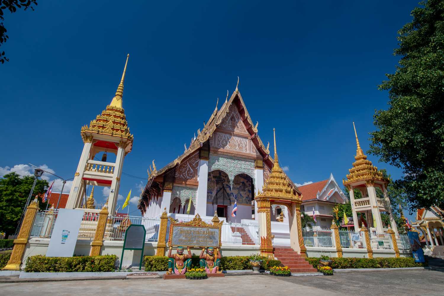 วัดกลางมิ่งเมือง  ร้อยเอ็ด
