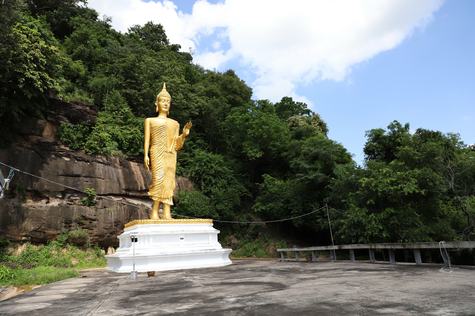 วัดพุทธสถิตย์ธรรม ( ภูผีโห่ )