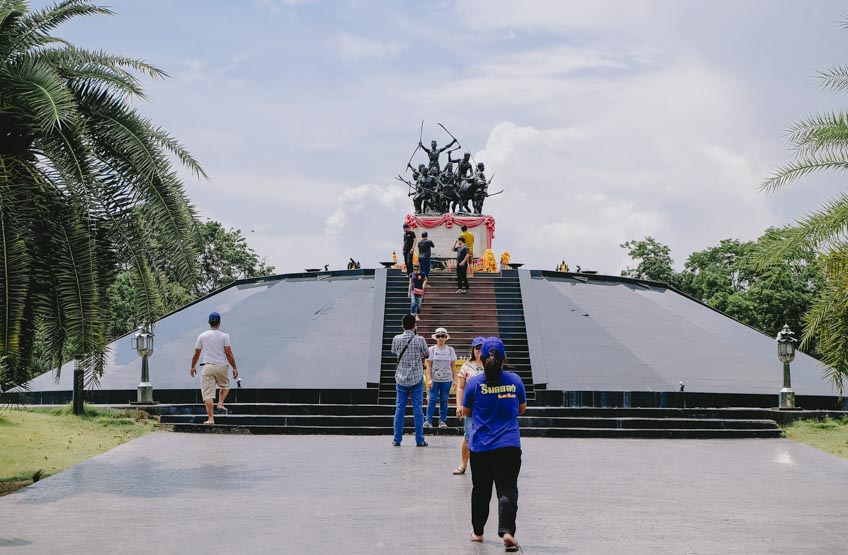 อนุสาวรีย์วีรชนค่ายบางระจัน สิงห์บุรี