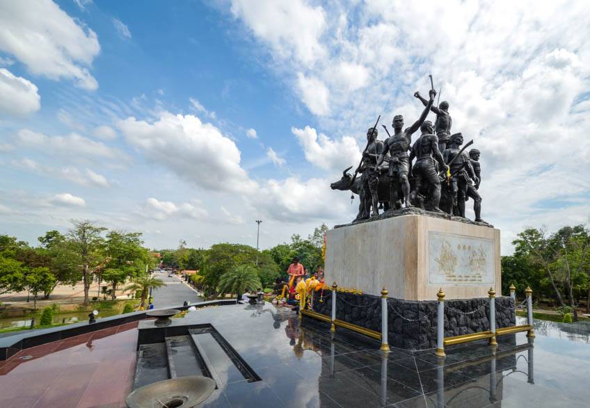 อนุสาวรีย์วีรชนค่ายบางระจัน สิงห์บุรี