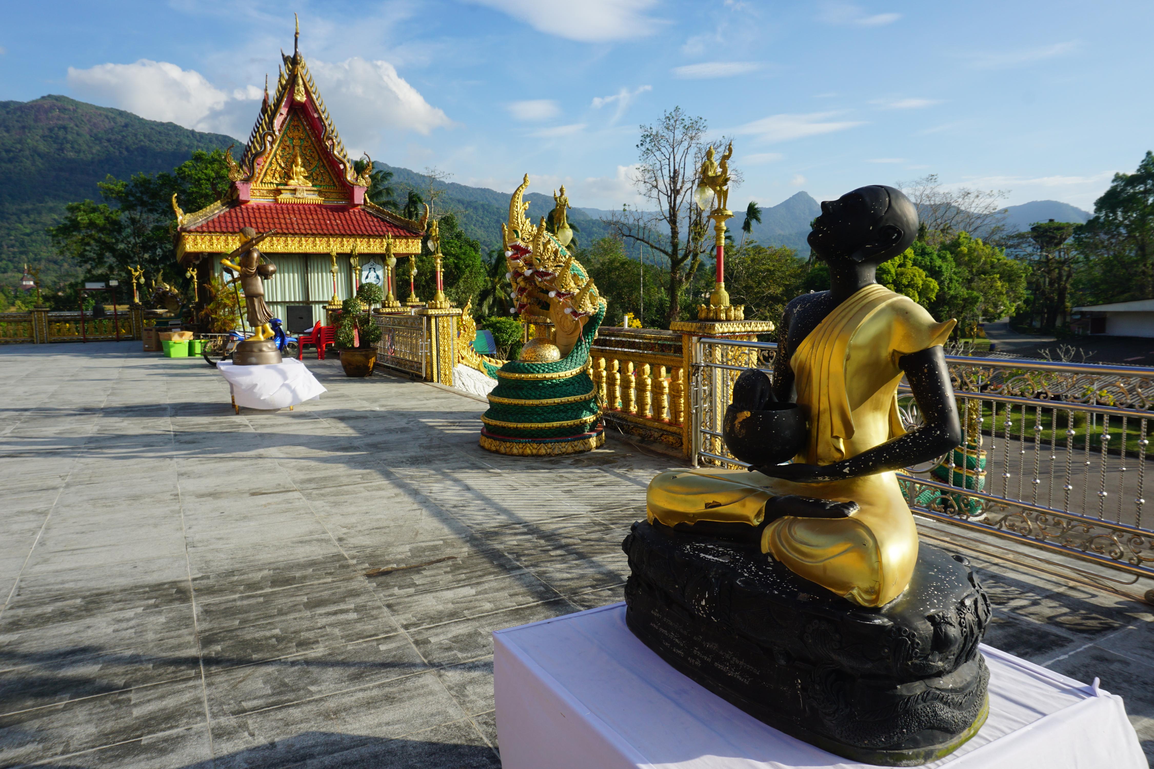 วัดบ้านหงาว ระนอง