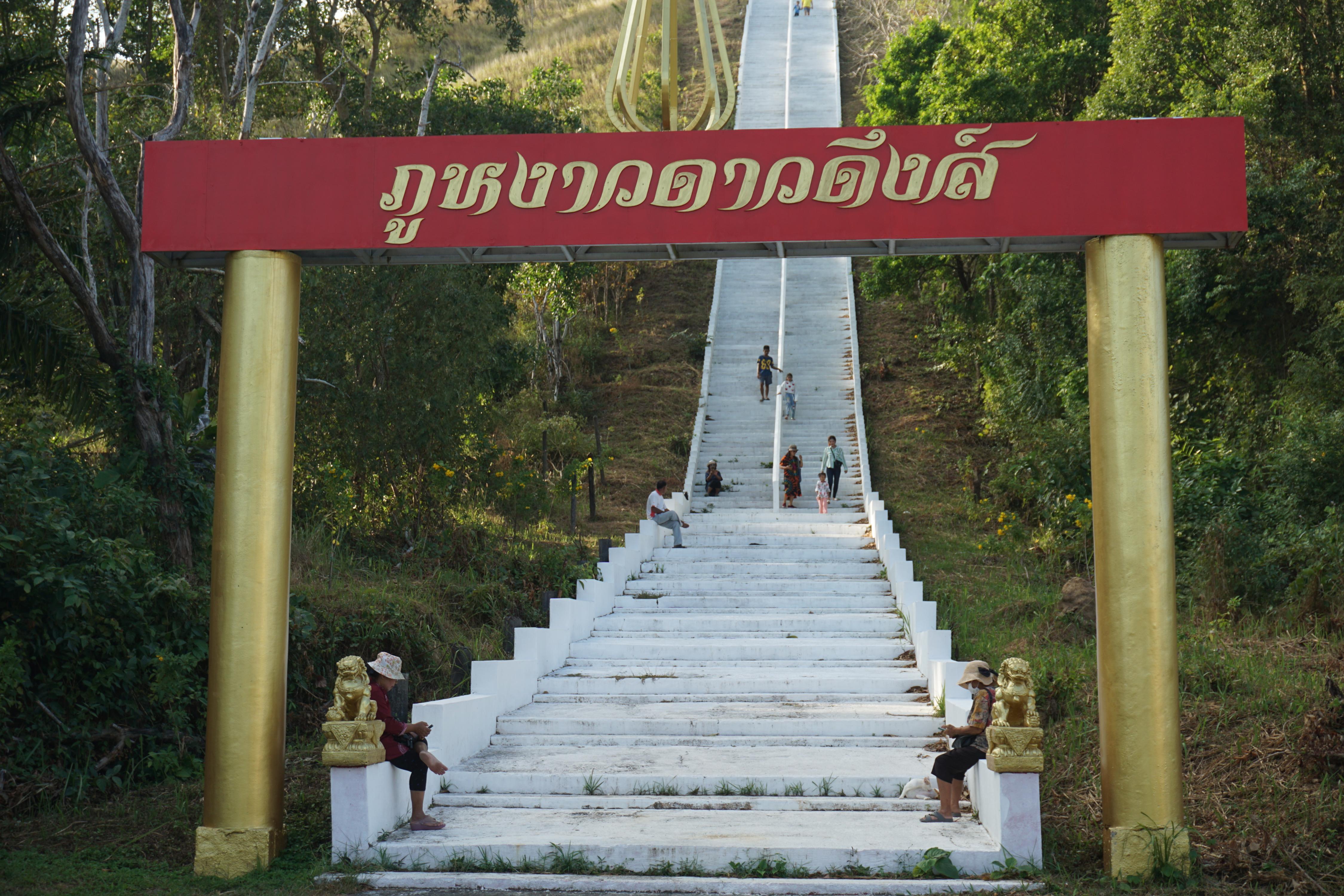วัดบ้านหงาว ระนอง