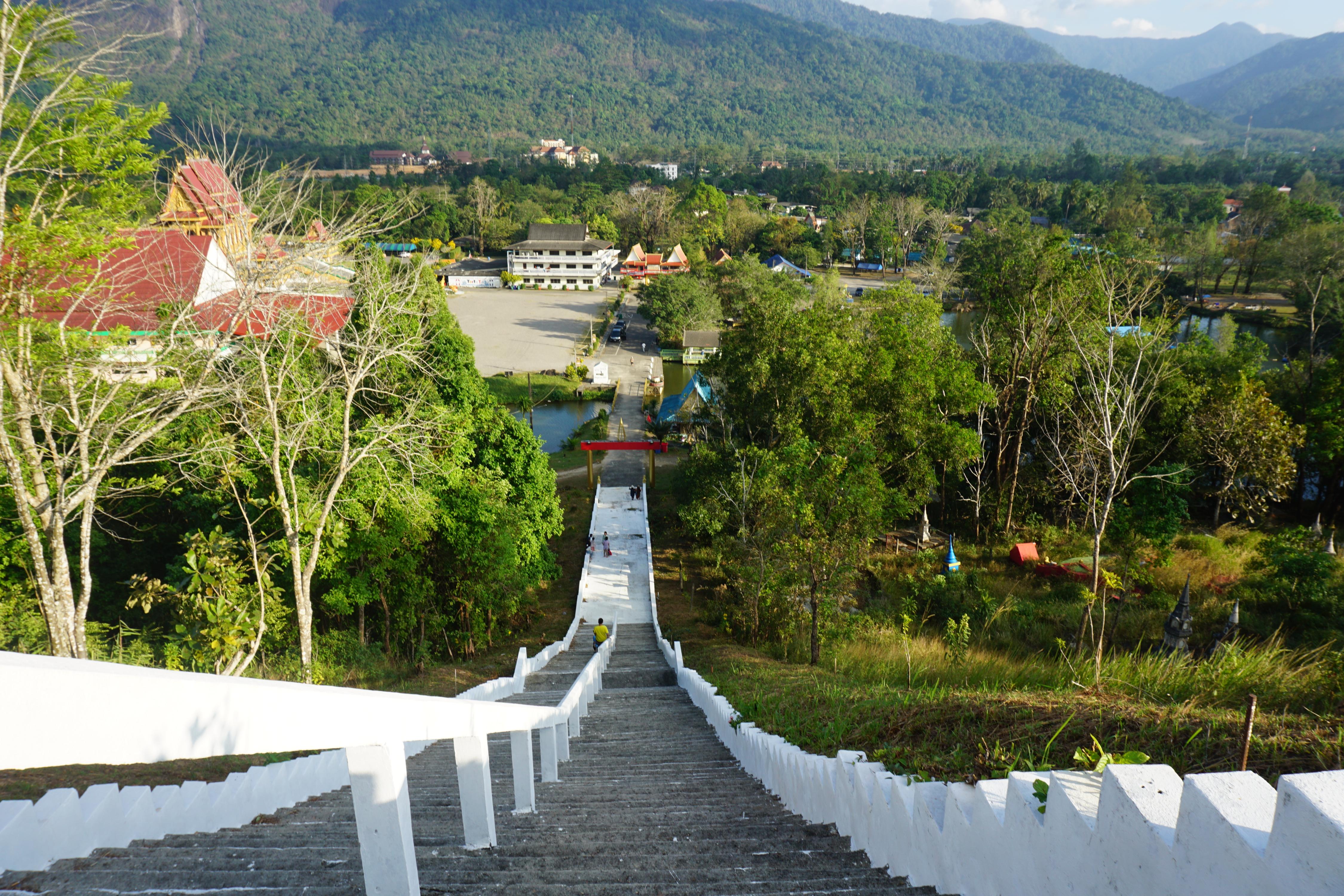 วัดบ้านหงาว ระนอง