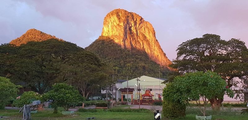 เขาอกทะลุ