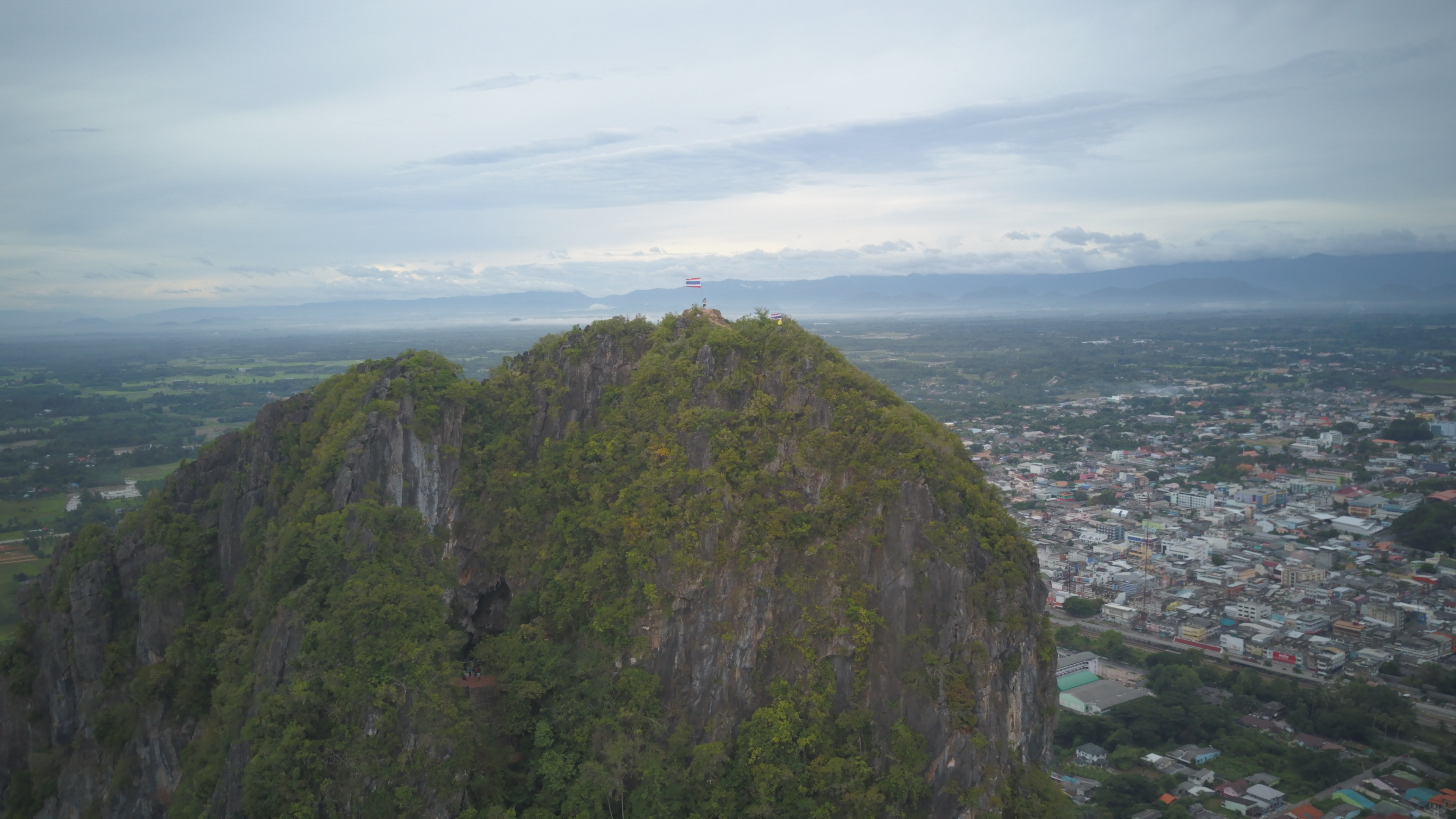 เขาอกทะลุ